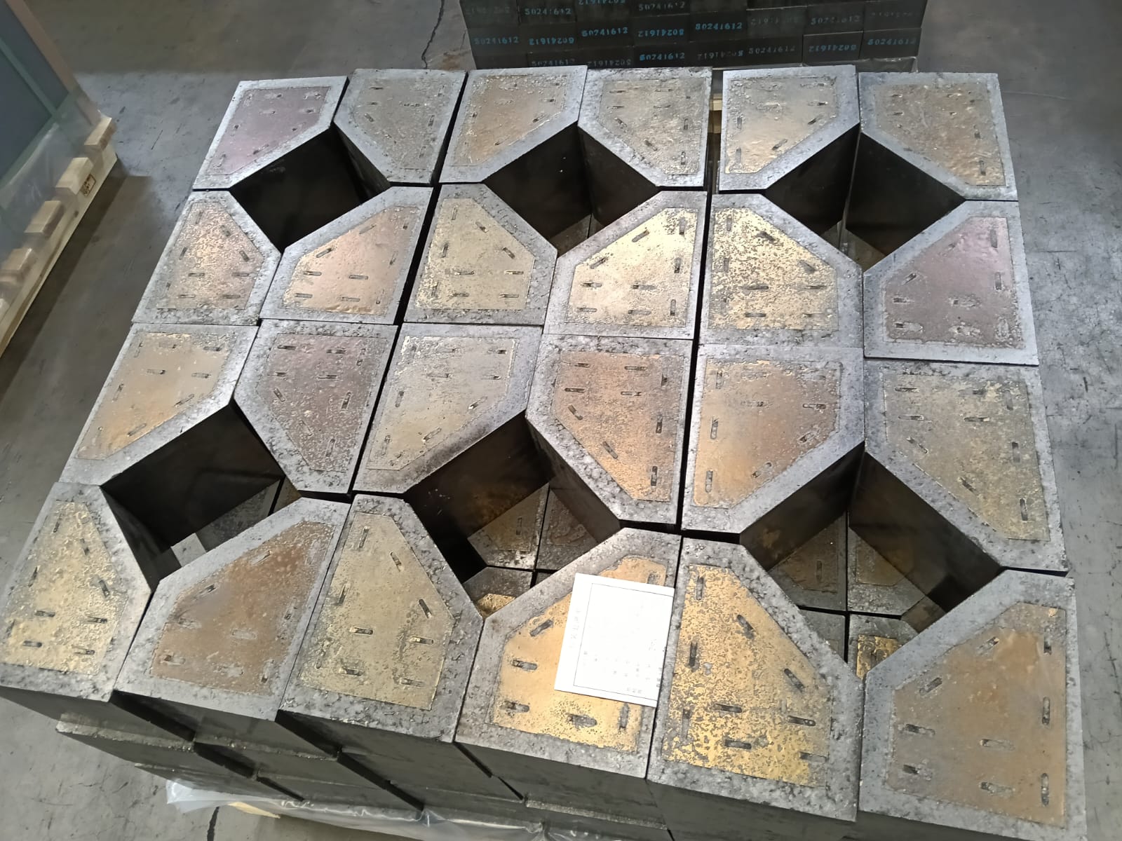 Honeycomb refractory brick arrangement
