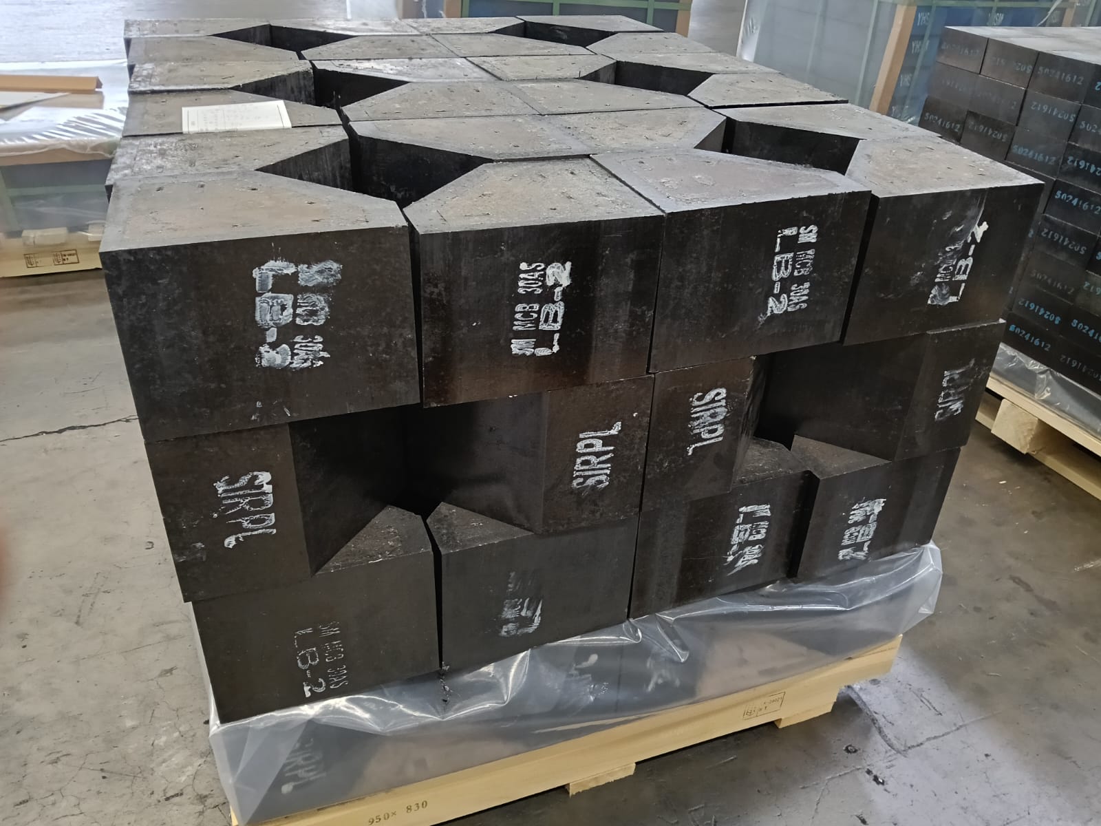 SIRPL MgO-C refractory bricks on pallet